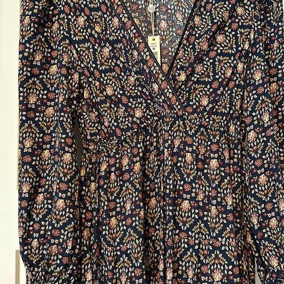 Women’s dress - Picture 2 of 3